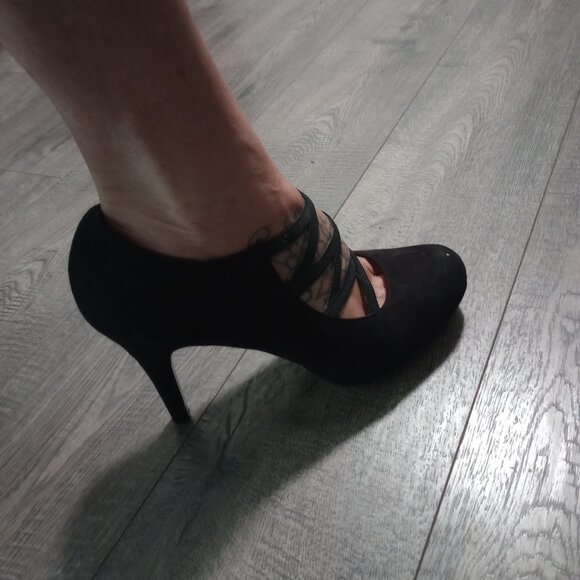 High heals - Picture 2 of 4